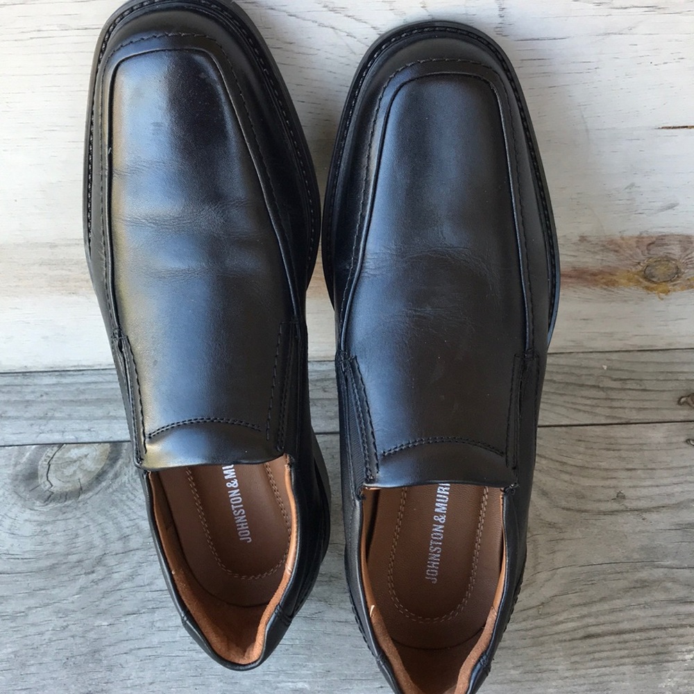 Men’s Size 9M Johnston & Murphy Black Slip On